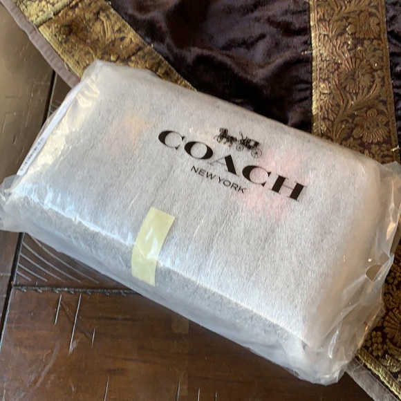 Authentic COACH Pebbled leather Floral appliqués L.Edition zip Cosmetic /wallet - Picture 15 of 15